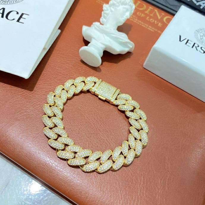 Picture of Versace Bracelet _SKUVersacebracelet12cly1916728